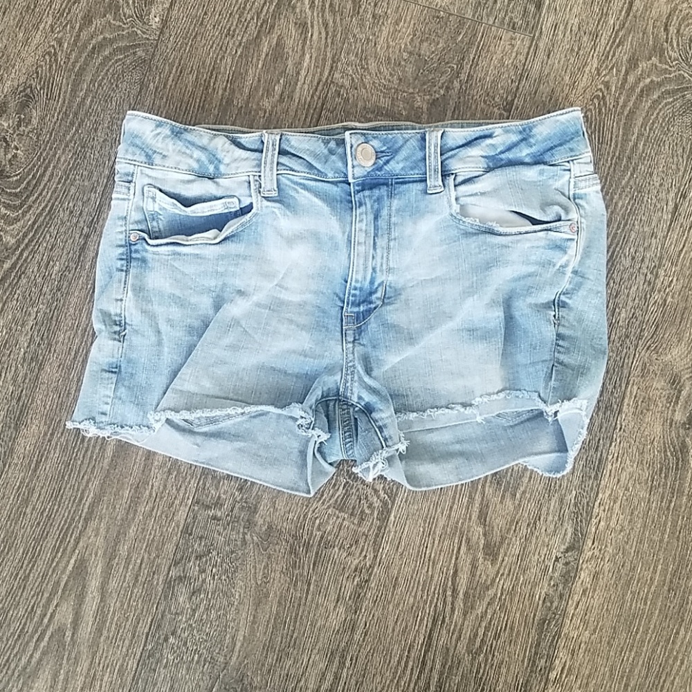 •AMERICAN EAGLE• distressed jean shorts